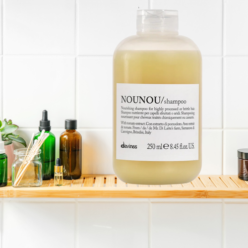 Szampon do włosów suchych Davines Essential Haircare NOUNOU 250 ml